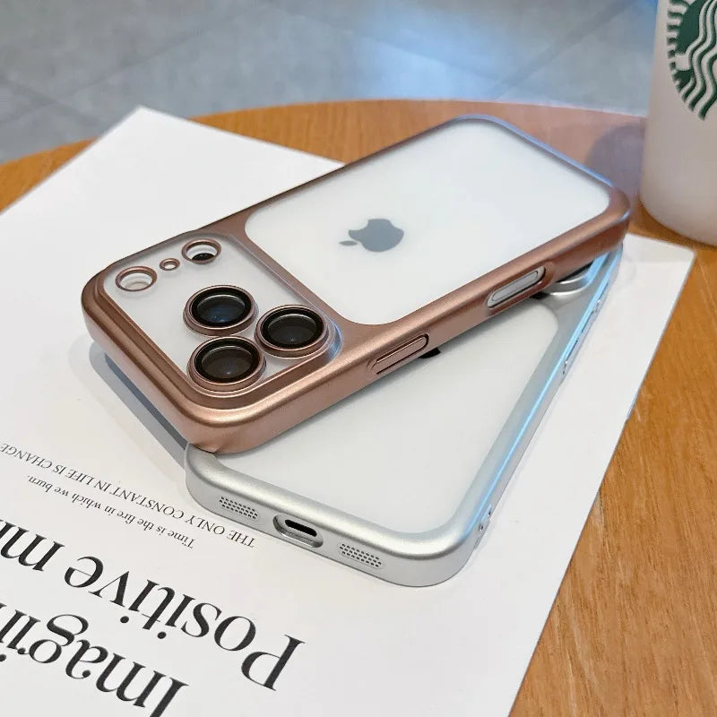 Funda transparente dura.
Con tecnología anticaídas.
Contra golpes y rayaduras.
