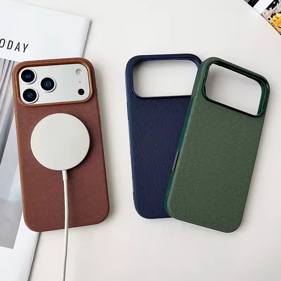 Funda Tejida de Alta Calidad.
Compatible con Magsafe.
Protección antigolpes y rayas.