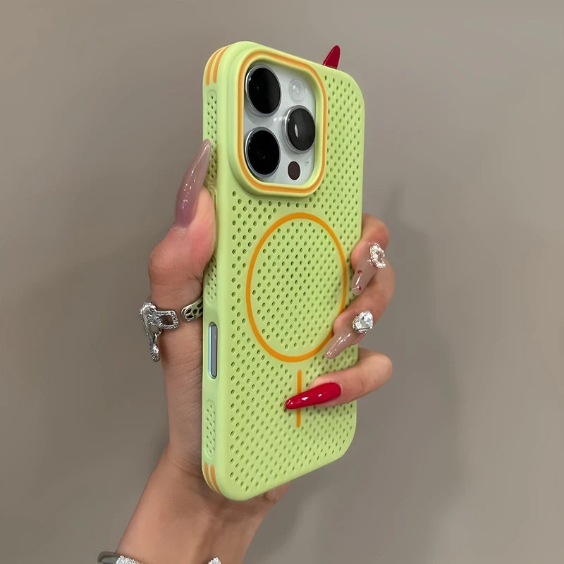 Funda Diseño Elegante.
compatible con Magsafe.
Con disipación de calor.