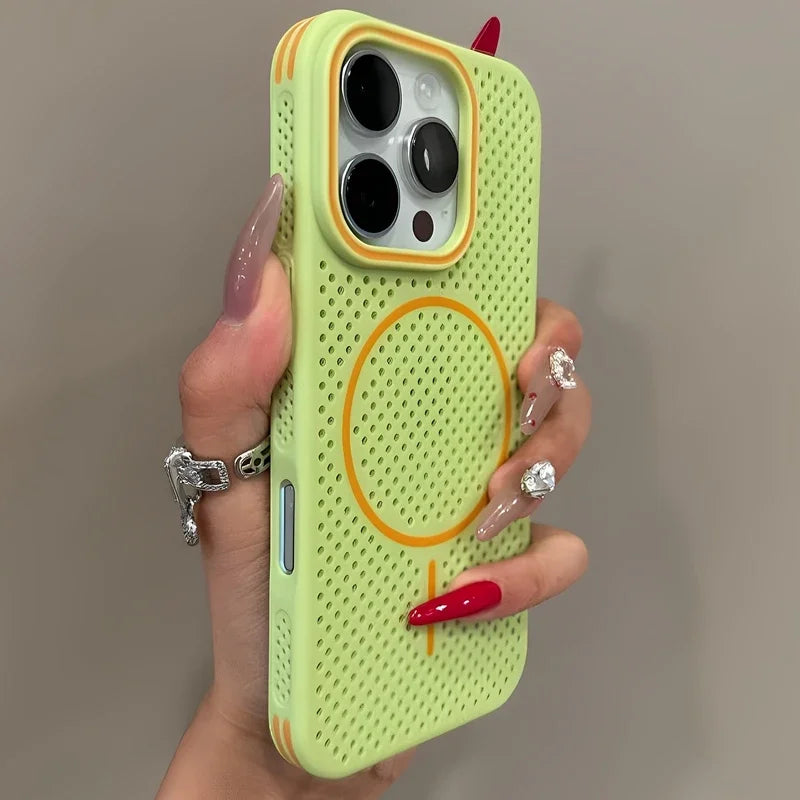 Funda Diseño Elegante.
compatible con Magsafe.
Con disipación de calor.