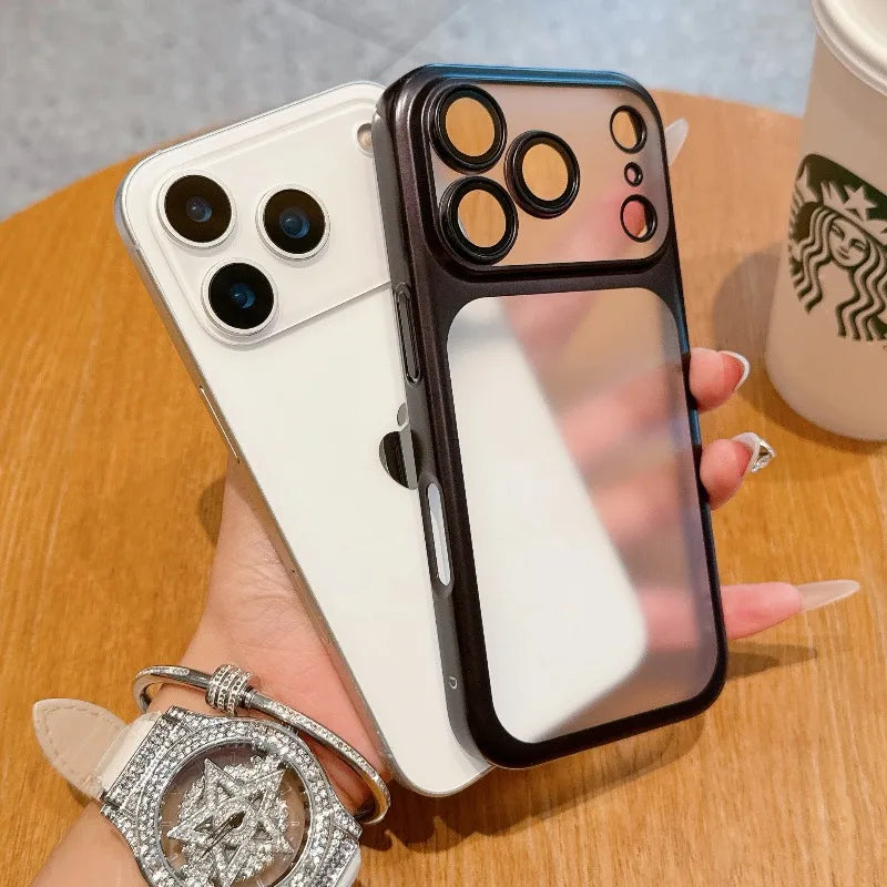 Funda transparente dura.
Con tecnología anticaídas.
Contra golpes y rayaduras.